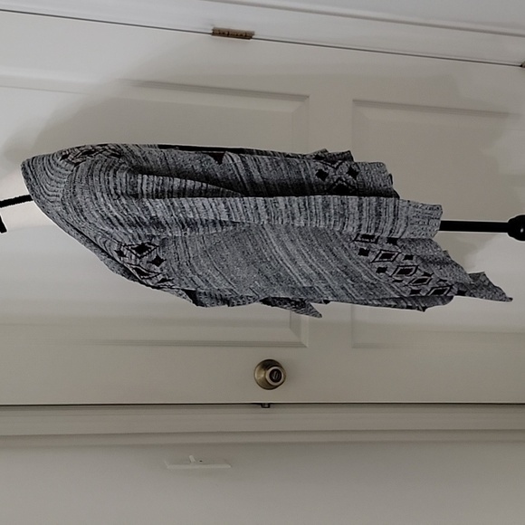 Charlotte Russe Size Unknown, Gray Burgundy Aztec/Southwest Waterfall Cardigan - Picture 3 of 12